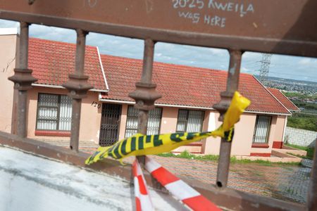 tagreuters.com2025binary_LYNXMPEL3F0JY-VIEWIMAGE