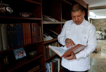 tagreuters.com2025binary_LYNXMPEL580BK-VIEWIMAGE