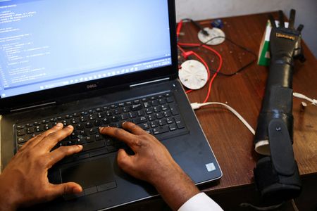 tagreuters.com2025binary_LYNXMPEL7K0BX-VIEWIMAGE