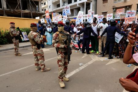 tagreuters.com2025binary_LYNXMPELA20YQ-VIEWIMAGE