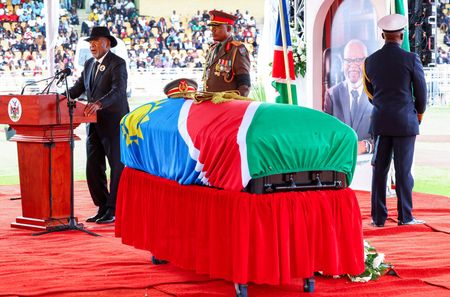 tagreuters.com2025binary_LYNXNPEL2010W-VIEWIMAGE