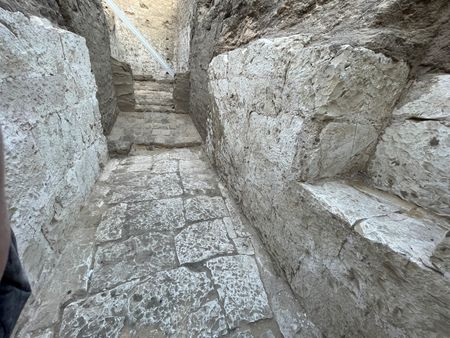 tagreuters.com2025binary_LYNXNPEL2Q18Q-VIEWIMAGE