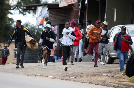 tagreuters.com2025binary_LYNXNPEL2U0PT-VIEWIMAGE