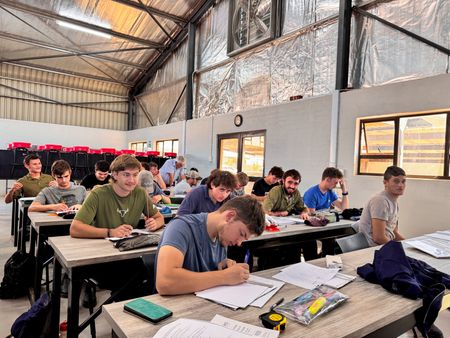 tagreuters.com2025binary_LYNXNPEL320HS-VIEWIMAGE