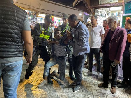 tagreuters.com2025binary_LYNXNPEL902AN-VIEWIMAGE