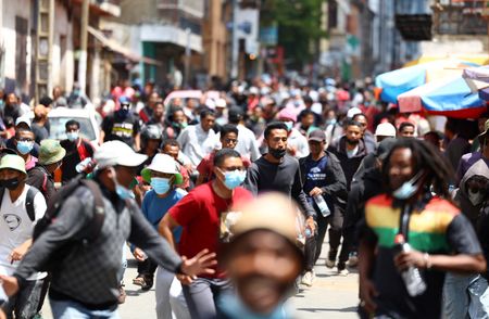 tagreuters.com2025binary_LYNXNPEL920KW-VIEWIMAGE