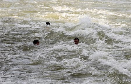 tagreuters.com2025binary_LYNXNPEL950S2-VIEWIMAGE