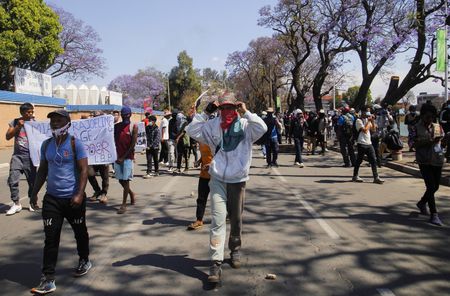 tagreuters.com2025binary_LYNXNPEL960QX-VIEWIMAGE