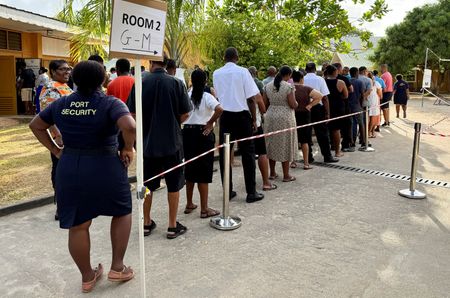 tagreuters.com2025binary_LYNXNPEL9805Y-VIEWIMAGE