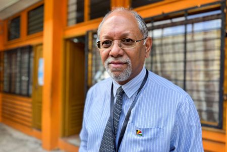 tagreuters.com2025binary_LYNXNPEL98060-VIEWIMAGE