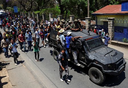 tagreuters.com2025binary_LYNXNPEL9C0DF-VIEWIMAGE