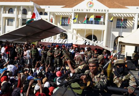 tagreuters.com2025binary_LYNXNPEL9D0QE-VIEWIMAGE