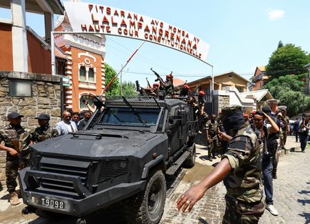 tagreuters.com2025binary_LYNXNPEL9G0GD-VIEWIMAGE