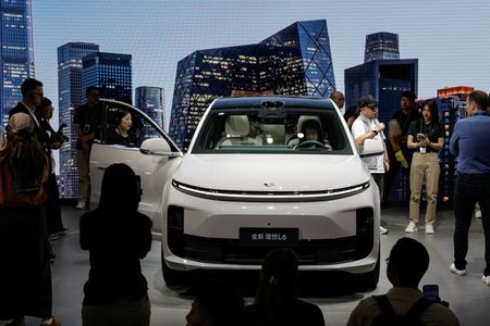 tagreuters.com2025binary_LYNXMPEL01069-VIEWIMAGE