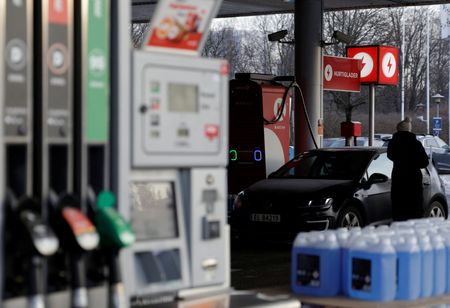 tagreuters.com2025binary_LYNXMPEL0109G-VIEWIMAGE