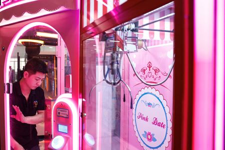 tagreuters.com2025binary_LYNXMPEL3F0EE-VIEWIMAGE