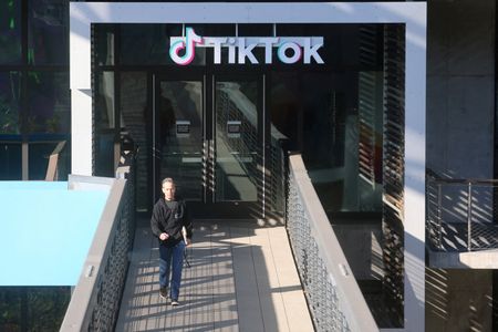 tagreuters.com2025binary_LYNXMPEL3G12A-VIEWIMAGE