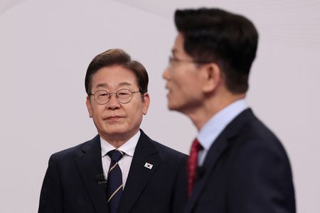 tagreuters.com2025binary_LYNXMPEL4I081-VIEWIMAGE