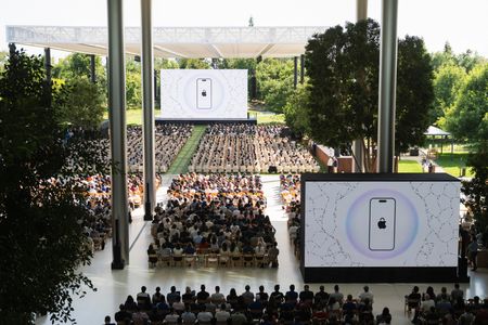 tagreuters.com2025binary_LYNXMPEL580VN-VIEWIMAGE