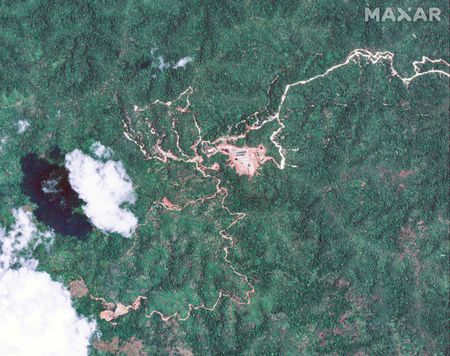 tagreuters.com2025binary_LYNXMPEL5B03M-VIEWIMAGE