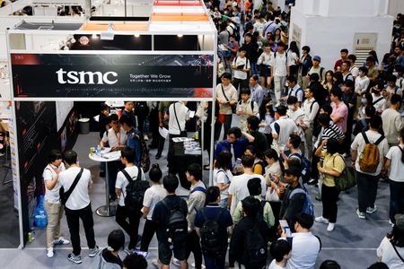 tagreuters.com2025binary_LYNXMPEL73051-VIEWIMAGE