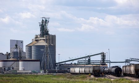 tagreuters.com2025binary_LYNXMPEL7K0W4-VIEWIMAGE