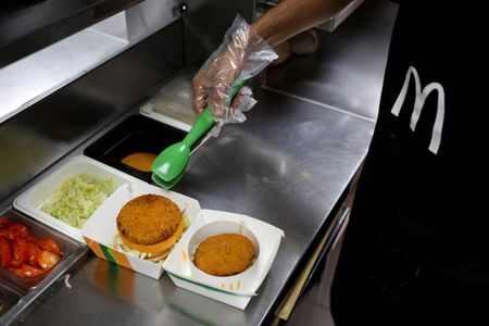 tagreuters.com2025binary_LYNXMPEL7P02N-VIEWIMAGE