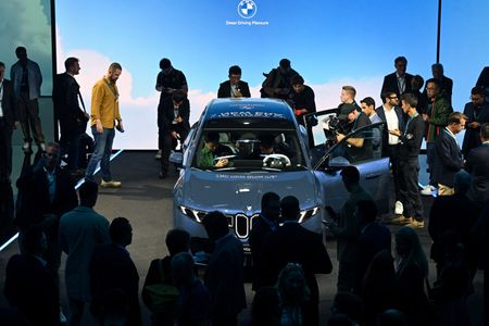 tagreuters.com2025binary_LYNXMPEL840HE-VIEWIMAGE