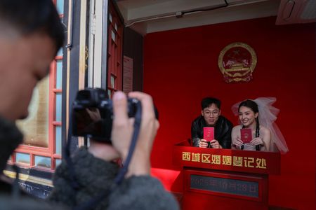 tagreuters.com2025binary_LYNXMPELAG071-VIEWIMAGE