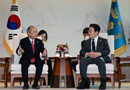 tagreuters.com2025binary_LYNXMPELB40HW-VIEWIMAGE