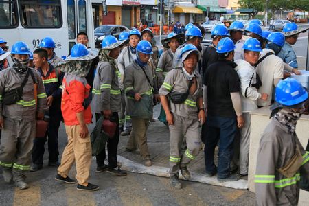 tagreuters.com2025binary_LYNXNPEL0U0C4-VIEWIMAGE