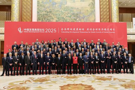 tagreuters.com2025binary_LYNXNPEL2M041-VIEWIMAGE