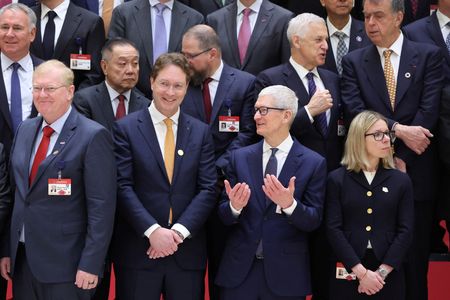 tagreuters.com2025binary_LYNXNPEL2N037-VIEWIMAGE