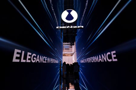 tagreuters.com2025binary_LYNXNPEL360HY-VIEWIMAGE