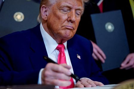 tagreuters.com2025binary_LYNXNPEL38027-VIEWIMAGE