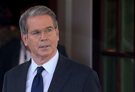 tagreuters.com2025binary_LYNXNPEL38161-VIEWIMAGE