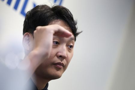 tagreuters.com2025binary_LYNXNPEL880B0-VIEWIMAGE