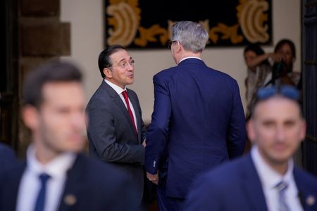 tagreuters.com2025binary_LYNXNPEL8D059-VIEWIMAGE