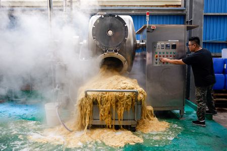 tagreuters.com2025binary_LYNXNPEL8H01N-VIEWIMAGE