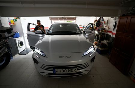 tagreuters.com2025binary_LYNXNPEL8L04Z-VIEWIMAGE