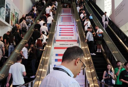 tagreuters.com2025binary_LYNXNPEL910CL-VIEWIMAGE