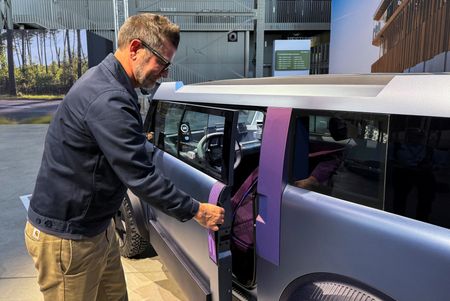 tagreuters.com2025binary_LYNXNPEL9503B-VIEWIMAGE