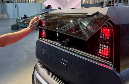 tagreuters.com2025binary_LYNXNPEL9503C-VIEWIMAGE