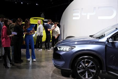 tagreuters.com2025binary_LYNXNPEL970X2-VIEWIMAGE