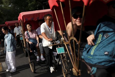 tagreuters.com2025binary_LYNXNPEL98040-VIEWIMAGE