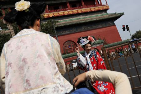 tagreuters.com2025binary_LYNXNPEL98041-VIEWIMAGE