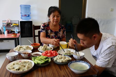 tagreuters.com2022binary_LYNXMPEIB104B-VIEWIMAGE