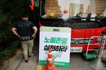 tagreuters.com2024binary_LYNXMPEK56076-VIEWIMAGE