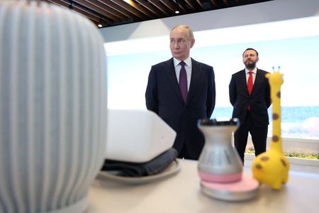 tagreuters.com2024binary_LYNXMPEKBA0QM-VIEWIMAGE