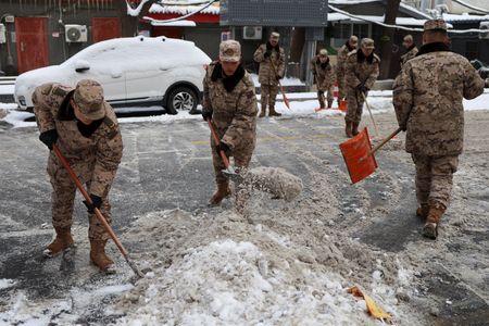 tagreuters.com2024binary_LYNXNPEK1K03I-VIEWIMAGE